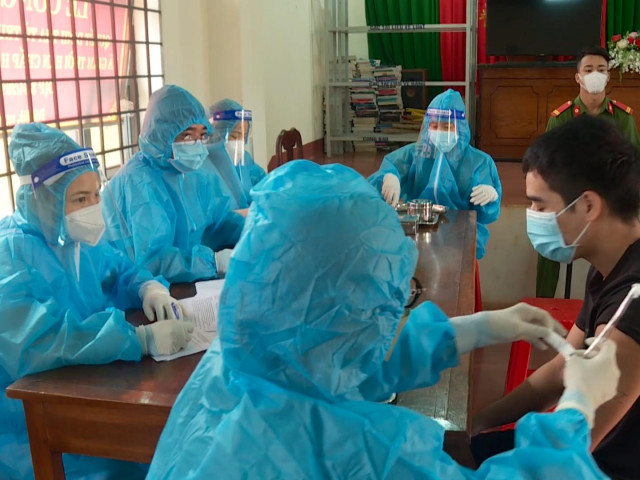 Media - Video: Tiêm vaccine phòng COVID-19 cho phạm nhân ở Đắk Lắk
