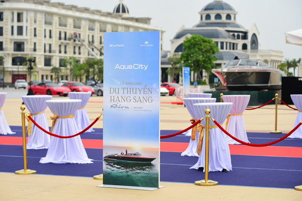 LuxYacht bàn giao du thuyền hạng sang Riva Aquariva Super đầu tiên tại thị trường Đông Nam Á cho Nova Cruises - 1