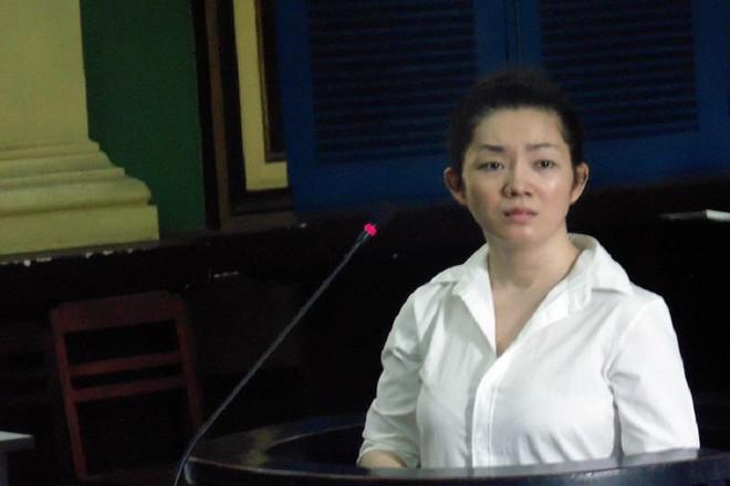 Đối tượng Huỳnh Thị Lam Thảo tại phiên tòa xét xử.