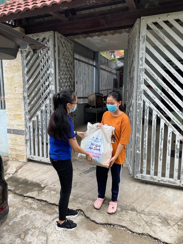 Nữ Phó Bí thư Đoàn trường Đại học Vinh hoạt động tình nguyện vì cộng đồng xuất sắc - 5