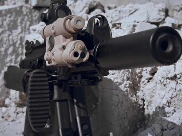 Media - Sự lợi hại của súng tiểu liên có thể thủ gọn trong người và bắn cực nhanh