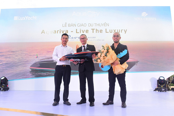 LuxYacht bàn giao du thuyền hạng sang Riva Aquariva Super đầu tiên tại thị trường Đông Nam Á cho Nova Cruises - 2