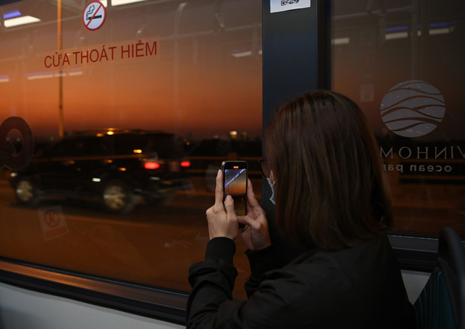 Người dân Thủ đô háo hức khám phá xe buýt không khói - 4