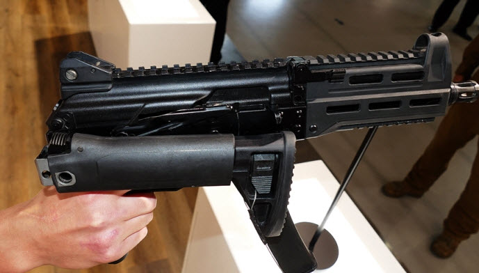 Sự lợi hại của súng tiểu liên có thể thủ gọn trong người và bắn cực nhanh - 2