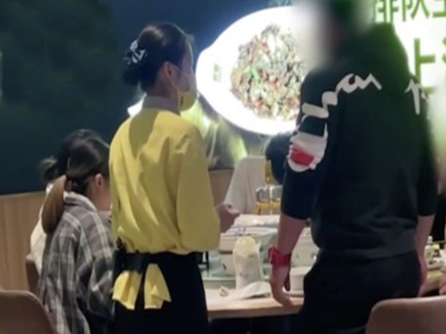 Bạn trẻ - Cuộc sống - Chê đồ ăn quá cay, nam thanh niên đập bát quỵt tiền