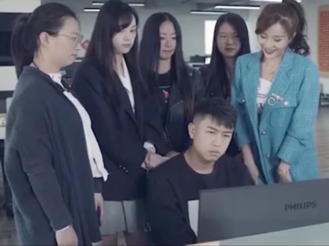 Cười 24H - Một anh chàng đẹp trai không thể sánh bằng anh chàng có "tiền tài"