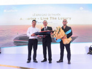 LuxYacht bàn giao du thuyền hạng sang Riva Aquariva Super đầu tiên tại thị trường Đông Nam Á cho Nova Cruises