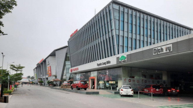 Đại lý Toyota Long Biên nằm trong khuôn viên Trung tâm thương mại Savico Mega Mall tại quận Long Biên (Hà Nội). Ảnh: Lam Anh