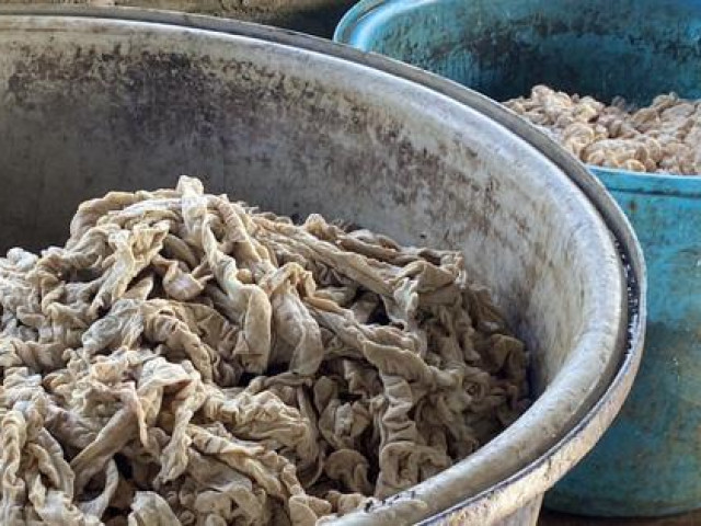 Thị trường - Tiêu dùng - Kinh hoàng gần 8 tấn lòng lợn nhiễm virus dịch tả châu Phi đang được "hô biến" bằng công nghệ "xô chậu" đen kịt