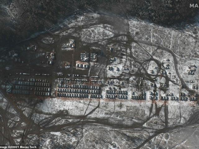 Thế giới - Ảnh vệ tinh mới nhất tiết lộ Nga tập trung binh lực gần biên giới Ukraine