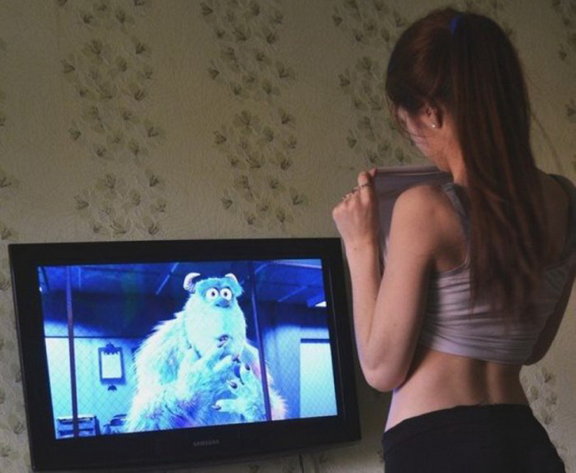 Trời đất, tôi có thấy cái gì đâu người đẹp.

