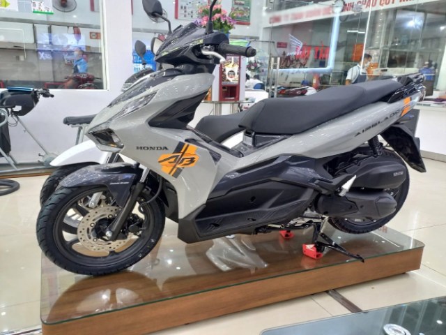 Xe máy - Xe đạp - Bảng giá Honda Air Blade tháng 12/2021, giảm hơn 3 triệu đồng