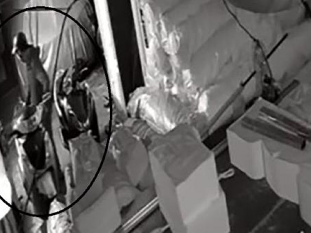 Pháp luật - Đi mua thuốc lá quên đóng cửa, "bay" luôn chiếc SH trị giá gần 300 triệu