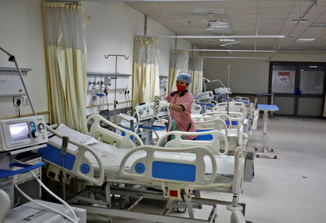 Khu vực dành riêng cho bệnh nhân mắc biến thể Omicron tại Bệnh viện Civil ở Ahmedabad - Ấn Độ. Ảnh: REUTERS