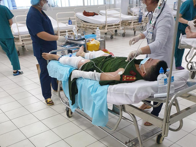 Tin tức trong ngày - Phú Nhuận thông tin vụ người dân ném ‘bom xăng’ khiến 4 công an bị thương