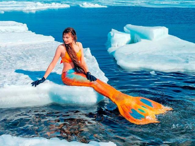 Thế giới - Nga: "Nàng tiên cá" nóng bỏng vác rìu ra hồ băng, làm điều ai thấy cũng phải "rùng mình"