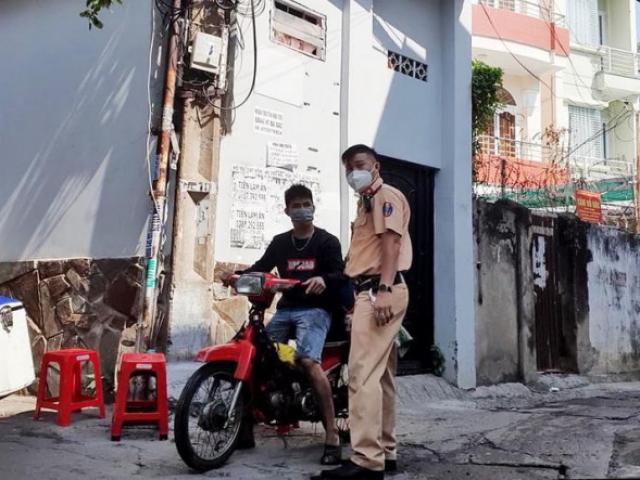 Tin tức trong ngày - Tin tức 24h qua: 4 công an bị thương trong vụ người dân ném "bom xăng"