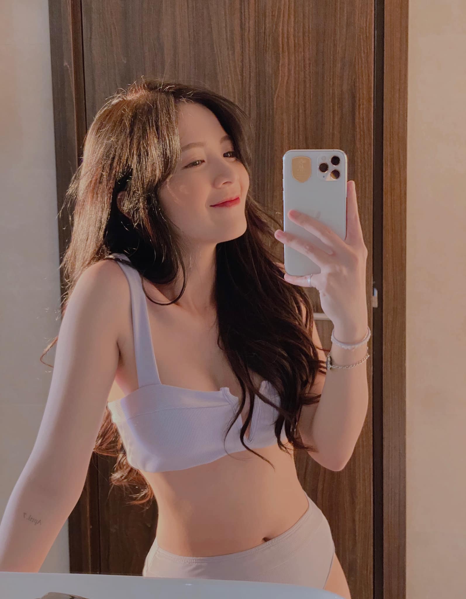 Mặc dù không cao nhưng cô có tỷ lệ vóc dáng ấn tượng.
