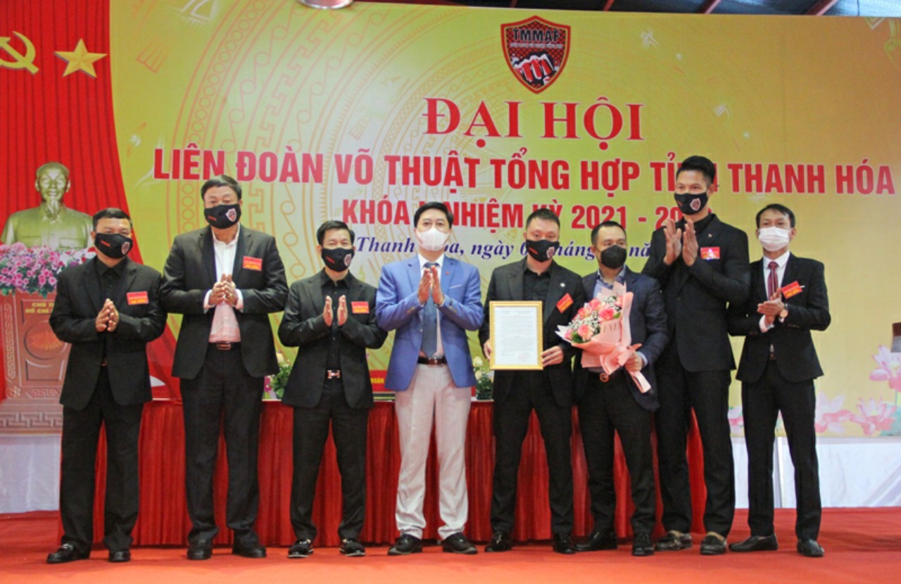 Lãnh đảo Sở VHTTDL trao quyết định thành lập LĐ Võ thuật tổng hợp Thanh Hoá