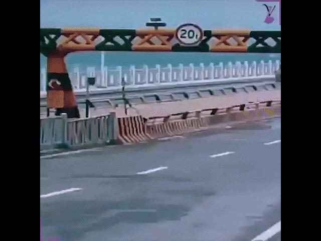 Ô tô - Clip: Tài xế "ngó lơ" biển báo và cái kết đắng lòng