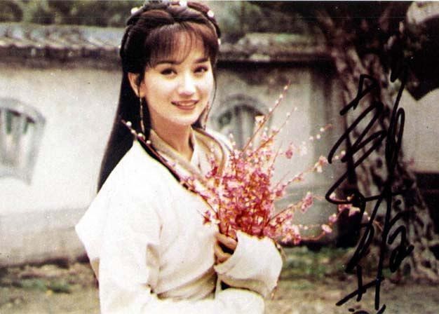 Tạo hình của cô gái xinh đẹp tên A Phòng trong phim do nữ diễn viên Triệu Nhã Chi đảm nhận.