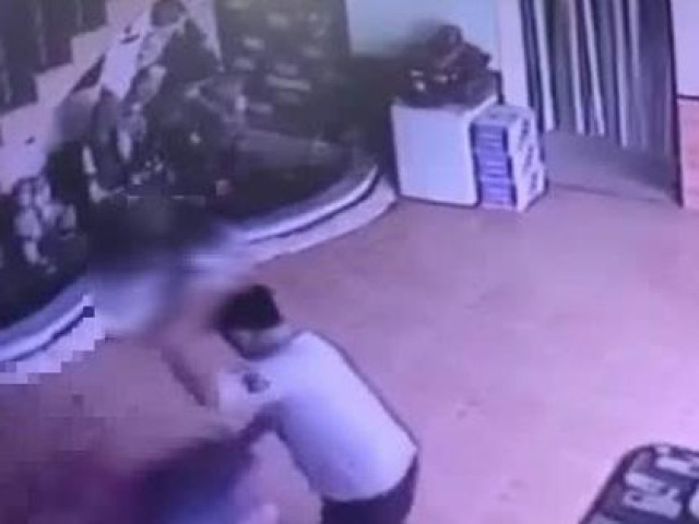 Pháp luật - Bạn gái cũ vào nhà nghỉ cùng bạn trai, người đàn ông truy sát "tình địch"