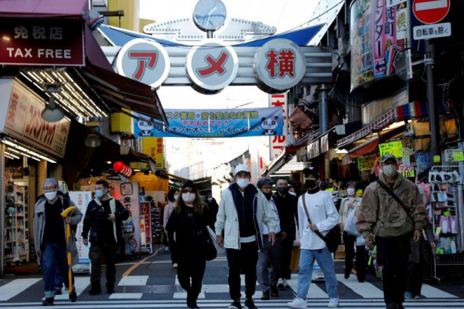 Số ca nhiễm tại Nhật Bản giảm mạnh, còn gần 1 ca/1 triệu người. Ảnh: Reuters