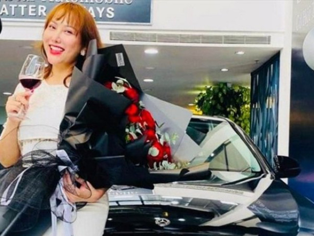 Thị trường - Tiêu dùng - Bóc giá xế hộp để "nể" độ chi tiền của "cô gái xấu xí" Phi Thanh Vân