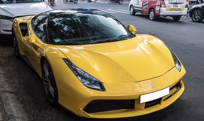 Ferrari 488 GTB được cung cấp 1 động cơ xăng. Máy xăng có dung tích động cơ 3902cc (3.9L). Siêu xe này có mức sử dụng nhiên liệu khoảng 13,07 lít cho mỗi 100Km.

