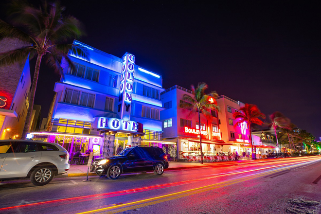 Miami nổi tiếng với khu phố Art Deco, quy tụ các tòa nhà sôi động và rực rỡ ánh đèn. Ảnh: ShutterStock