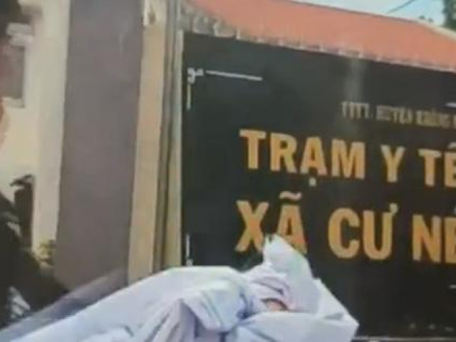 Tin tức trong ngày - Y sĩ xé áo blouse trước cơ quan không chịu viết bản kiểm điểm