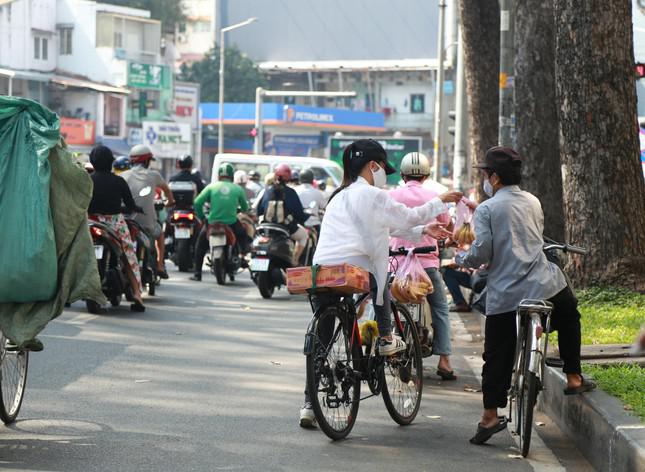 Cô gái xứ Nẫu miệt mài giúp người nghèo ở Sài thành - 7