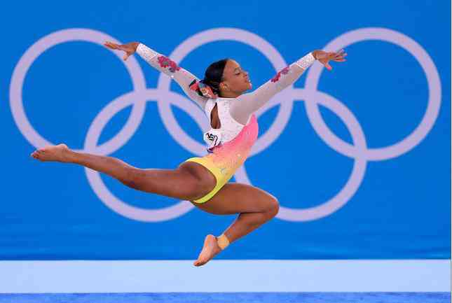 16. Hình ảnh vận động viên Rebeca
Andrade của đội tuyển Brazil đang thể hiện tài năng ở Olympic Tokyo
2020 hôm 2/8. (Ảnh: Getty Images)