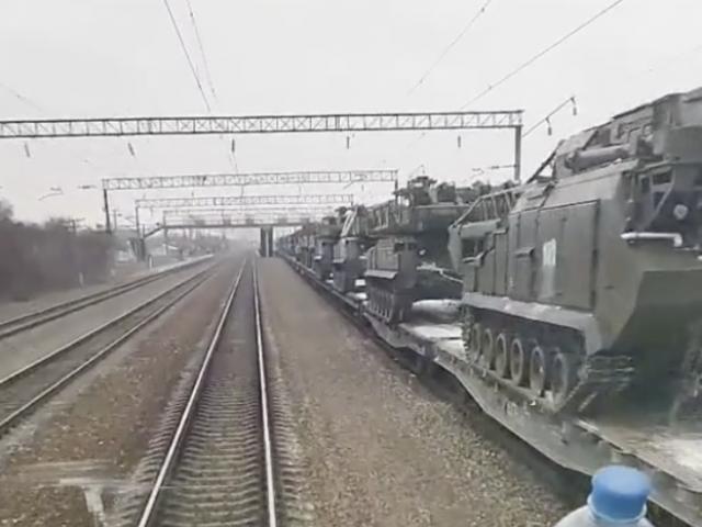 Thế giới - Lộ thêm loạt vũ khí mới nhất Nga đưa đến sát biên giới Ukraine