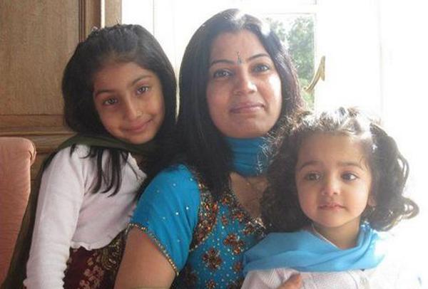 Heena Solanki và hai con gái. Ảnh: INS.