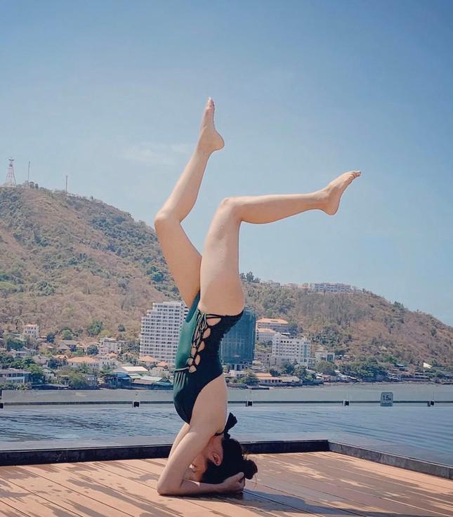 Yoga giúp Sam Thương khỏe mạnh, dẻo dai.