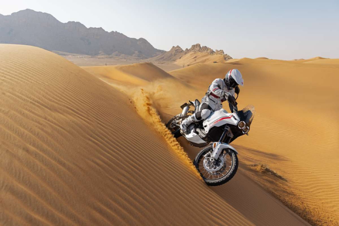 2022 Ducati Desert X có khả năng chạy lưỡng dụng chính thức trình làng - 10