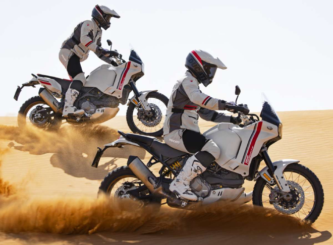 2022 Ducati Desert X có khả năng chạy lưỡng dụng chính thức trình làng - 1