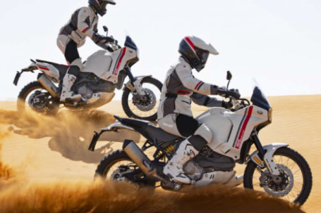 2022 Ducati Desert X có khả năng chạy lưỡng dụng chính thức trình làng