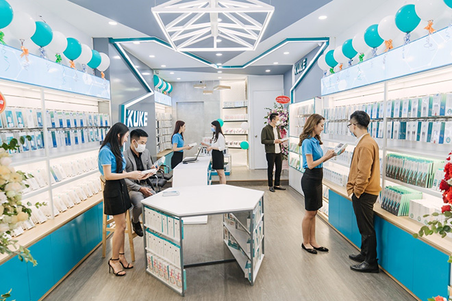 &nbsp;Không gian hiện đại, sang trọng với hàng trăm sản phẩm phụ kiện điện thoại