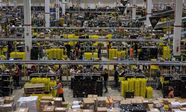 Amazon bị giới chức Italy phạt gần 1,3 tỷ USD - 1