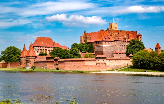 Đến nay lâu đài Malbork hầu như vẫn giữ nguyên dáng vẻ hùng vĩ và tráng lệ của mình. Đây là điểm đến lý tưởng cho những du khách thích khám phá lịch sử và kiến trúc thời trung cổ ở châu Âu
