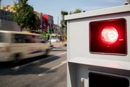 Phi thường - kỳ quặc - Nhận trát hầu tòa vì vi phạm giao thông, vợ ngã ngửa khi biết sự thật chồng giấu nhẹm