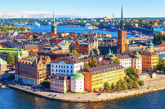 Stockholm, Thụy Điển: Thủ đô của Thụy Điển được tôn sùng trên toàn cầu vì tiêu chuẩn sống cao và hệ thống phúc lợi xã hội đặc biệt. Vì vậy, không có gì ngạc nhiên khi đạt 83,7 điểm về an ninh môi trường và 87,3 điểm đối với cơ sở hạ tầng, với tổng điểm là 78 trên 100. 
