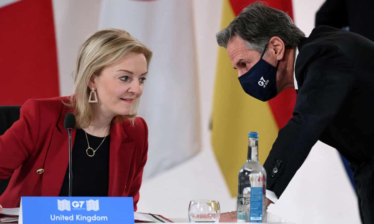 Ngoại trưởng Anh và Mỹ thảo luận trong cuộc họp của G7 (ảnh: Guardian)