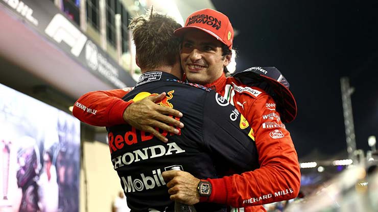 Sainz chúc mừng người đồng đội cũ tại Toro Rosso