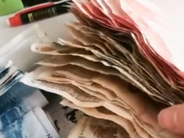 Bạn trẻ - Cuộc sống - Mẹ tìm thấy hơn 7 triệu trong phòng con trai, nguồn gốc số tiền khiến chị đau lòng