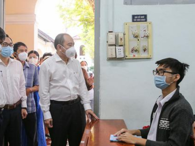 Giáo dục - du học - Học trực tiếp: Cẩn trọng, an toàn