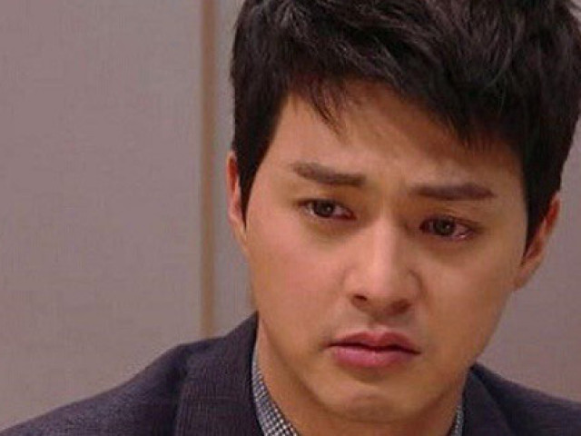 Bạn trẻ - Cuộc sống - Chồng khinh miệt khi thấy vợ "ăn bám" đưa đơn ly hôn, nhìn thứ vợ bỏ lại trên bàn anh liền cứng họng