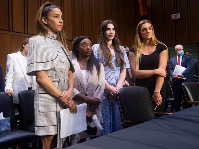 Thể thao - Bác sĩ "hại đời" 500 người đẹp thể thao, "đền" 380 triệu USD có bị tù 360 năm?